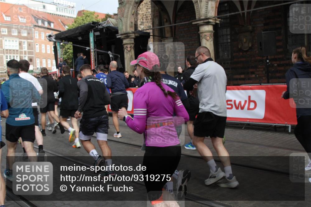 05.10.2025 - 20. swb-Marathon Bremen Yannick Fuchs http://msf.ph/oto/9319275 05.10.2025 11:35:21 Ziel  meine-sportfotos.de