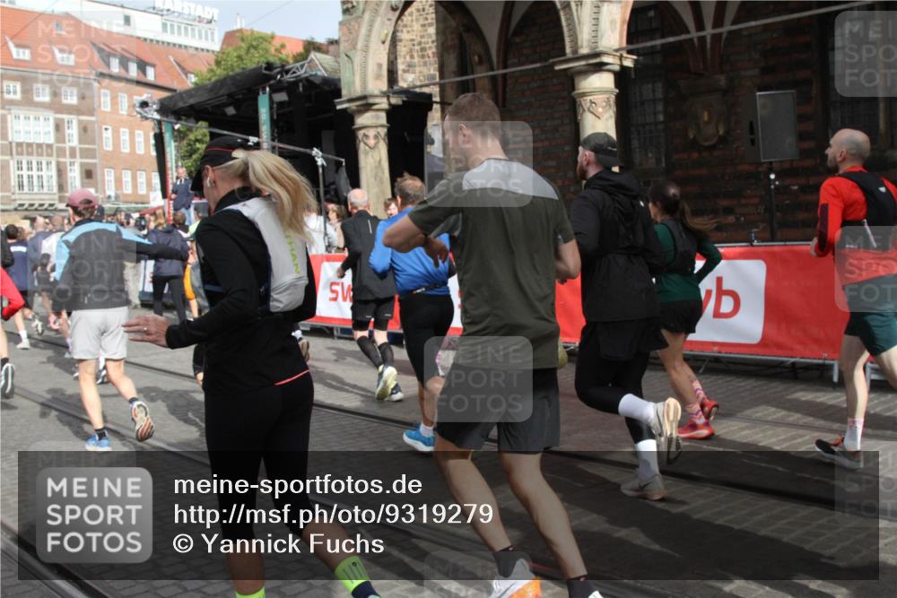 05.10.2025 - 20. swb-Marathon Bremen Yannick Fuchs http://msf.ph/oto/9319279 05.10.2025 11:35:24 Ziel  meine-sportfotos.de