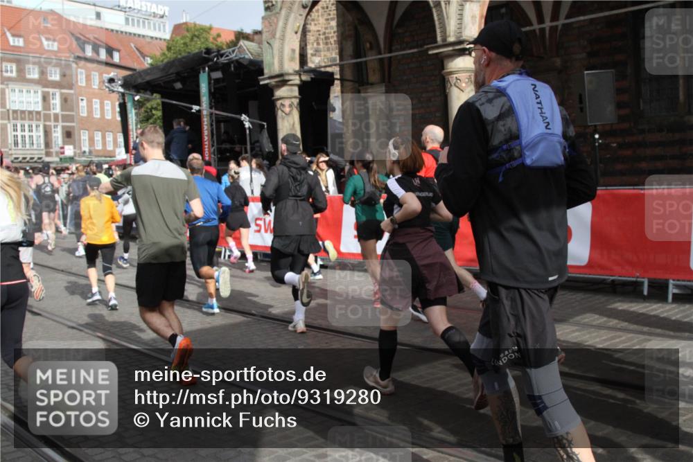 05.10.2025 - 20. swb-Marathon Bremen Yannick Fuchs http://msf.ph/oto/9319280 05.10.2025 11:35:25 Ziel  meine-sportfotos.de