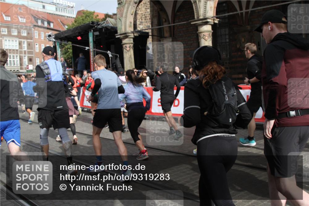 05.10.2025 - 20. swb-Marathon Bremen Yannick Fuchs http://msf.ph/oto/9319283 05.10.2025 11:35:26 Ziel  meine-sportfotos.de
