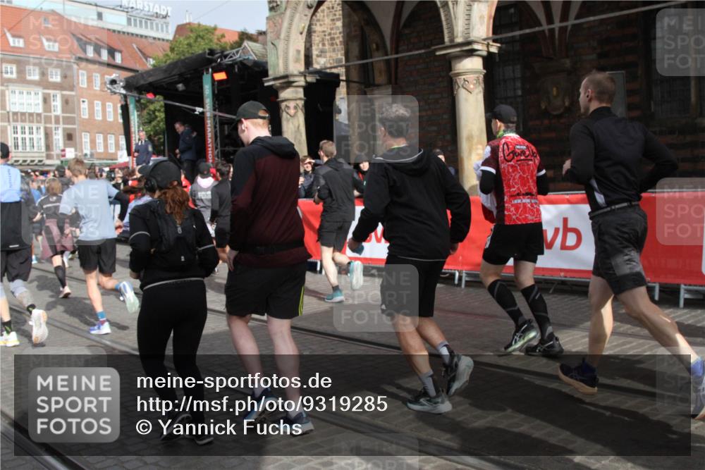 05.10.2025 - 20. swb-Marathon Bremen Yannick Fuchs http://msf.ph/oto/9319285 05.10.2025 11:35:27 Ziel  meine-sportfotos.de