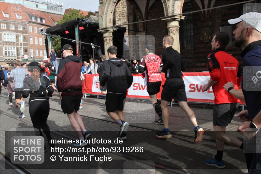 05.10.2025 - 20. swb-Marathon Bremen Yannick Fuchs http://msf.ph/oto/9319286 05.10.2025 11:35:28 Ziel  meine-sportfotos.de