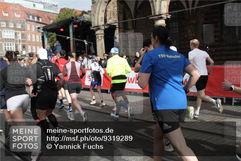 05.10.2025 - 20. swb-Marathon Bremen Yannick Fuchs http://msf.ph/oto/9319289 05.10.2025 11:35:29 Ziel  meine-sportfotos.de