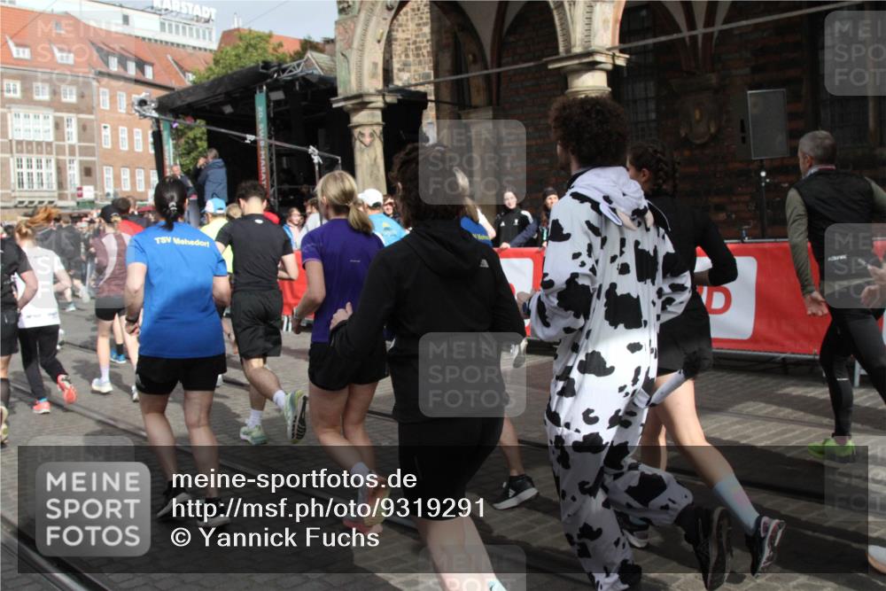 05.10.2025 - 20. swb-Marathon Bremen Yannick Fuchs http://msf.ph/oto/9319291 05.10.2025 11:35:30 Ziel  meine-sportfotos.de