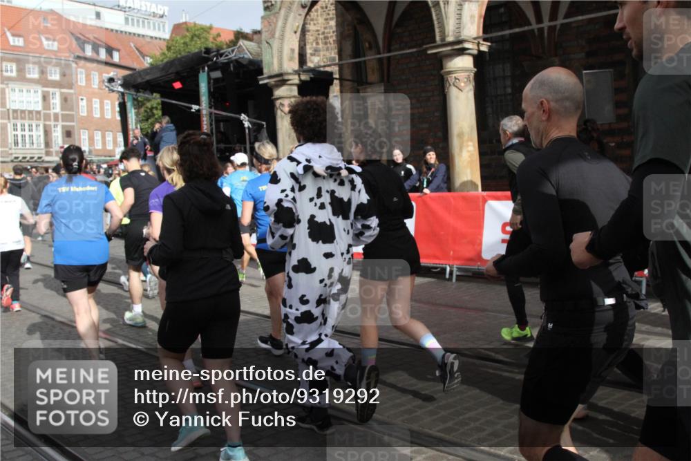 05.10.2025 - 20. swb-Marathon Bremen Yannick Fuchs http://msf.ph/oto/9319292 05.10.2025 11:35:31 Ziel  meine-sportfotos.de