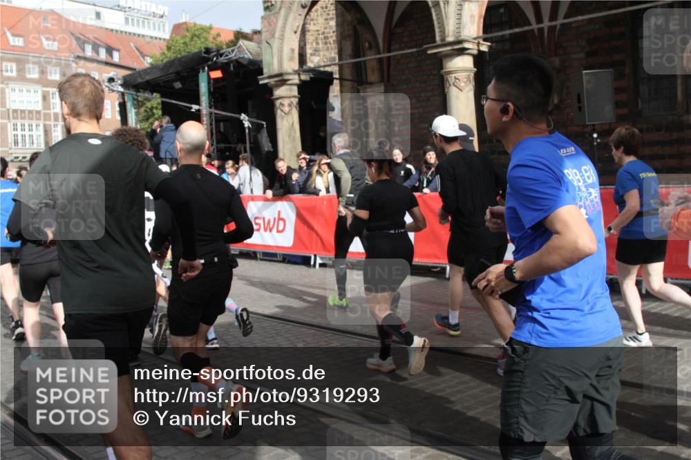 05.10.2025 - 20. swb-Marathon Bremen Yannick Fuchs http://msf.ph/oto/9319293 05.10.2025 11:35:31 Ziel  meine-sportfotos.de