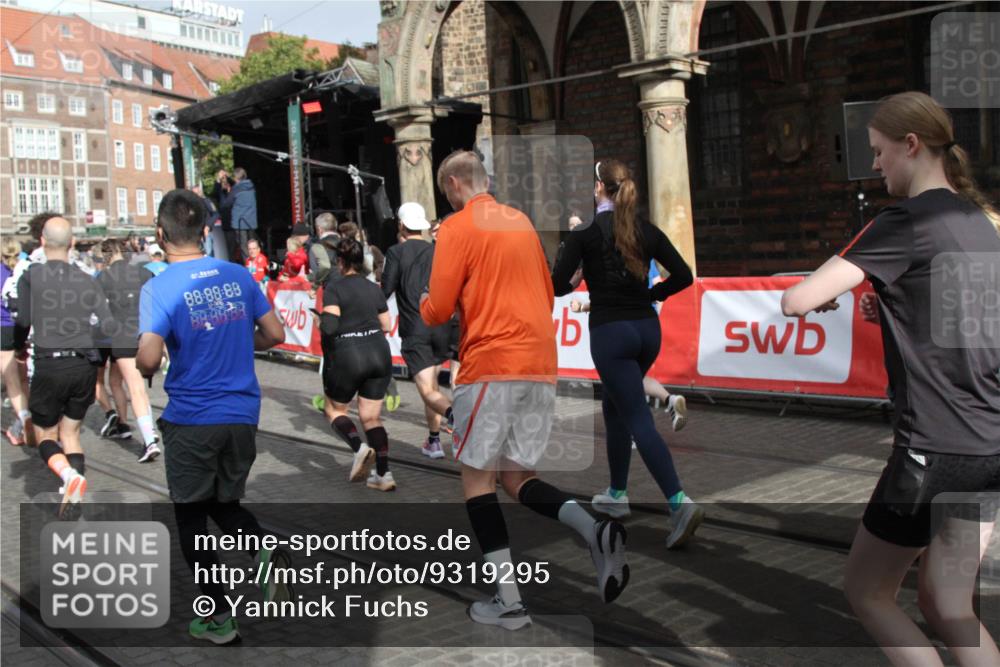 05.10.2025 - 20. swb-Marathon Bremen Yannick Fuchs http://msf.ph/oto/9319295 05.10.2025 11:35:32 Ziel  meine-sportfotos.de