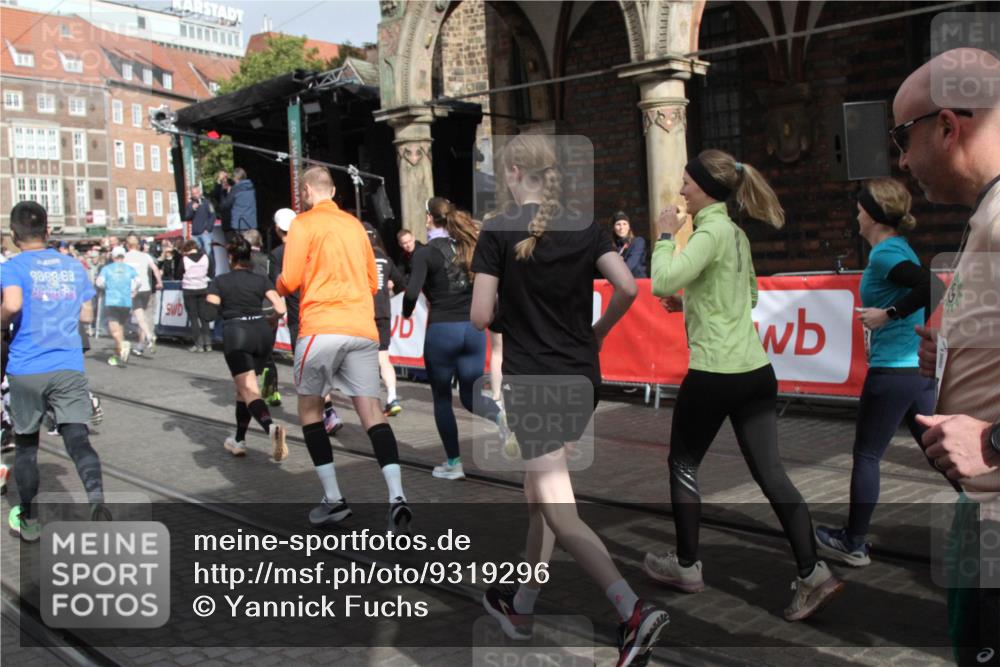 05.10.2025 - 20. swb-Marathon Bremen Yannick Fuchs http://msf.ph/oto/9319296 05.10.2025 11:35:33 Ziel  meine-sportfotos.de