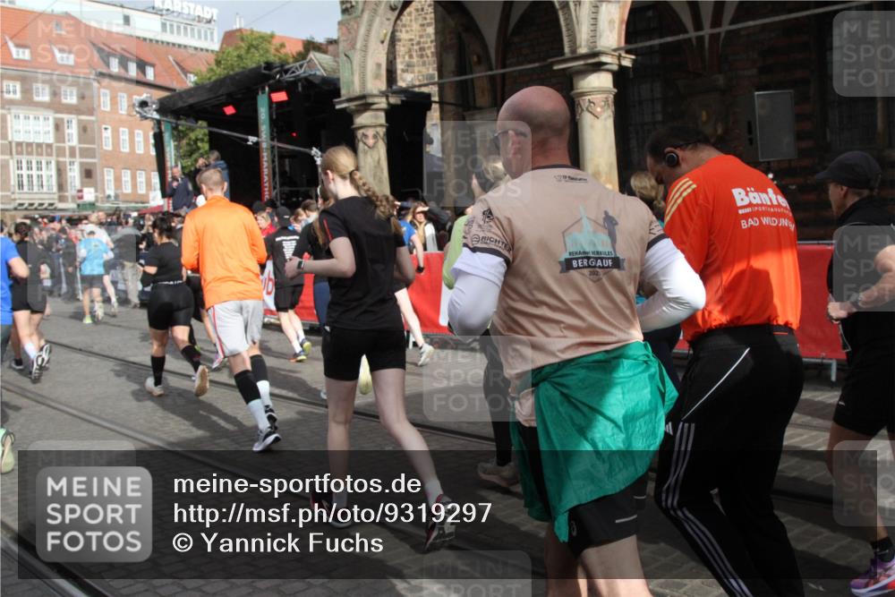 05.10.2025 - 20. swb-Marathon Bremen Yannick Fuchs http://msf.ph/oto/9319297 05.10.2025 11:35:33 Ziel  meine-sportfotos.de