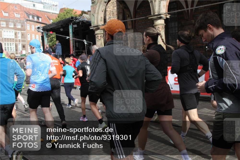 05.10.2025 - 20. swb-Marathon Bremen Yannick Fuchs http://msf.ph/oto/9319301 05.10.2025 11:35:34 Ziel  meine-sportfotos.de
