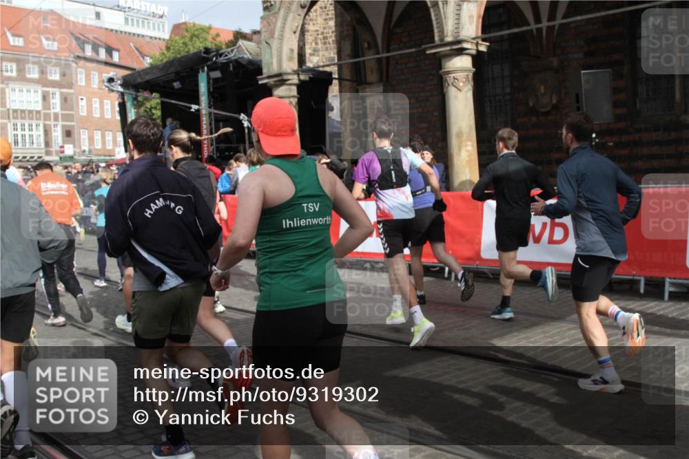 05.10.2025 - 20. swb-Marathon Bremen Yannick Fuchs http://msf.ph/oto/9319302 05.10.2025 11:35:35 Ziel  meine-sportfotos.de