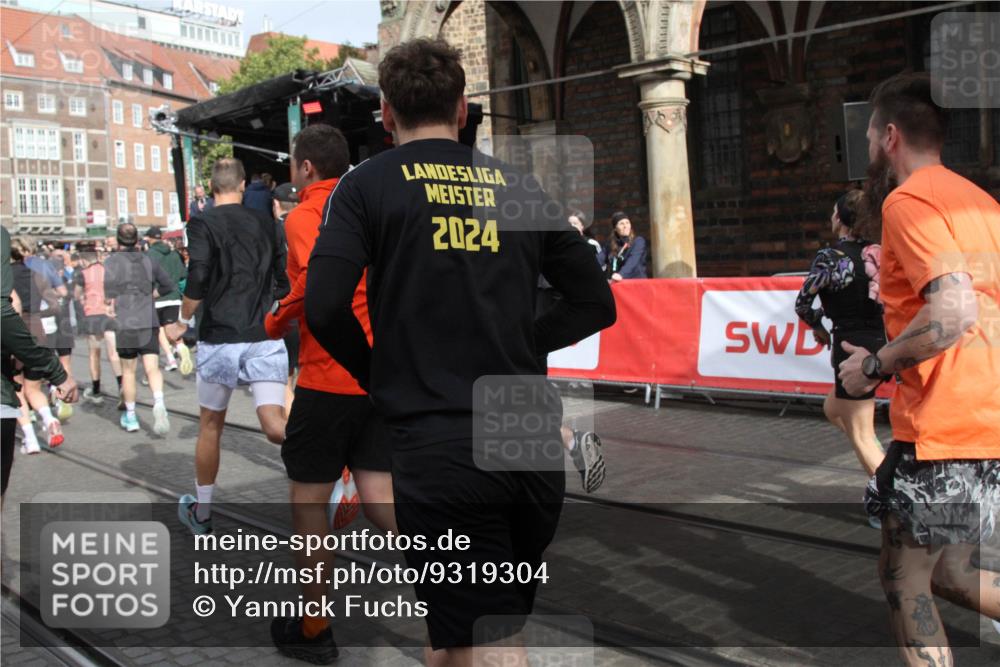 05.10.2025 - 20. swb-Marathon Bremen Yannick Fuchs http://msf.ph/oto/9319304 05.10.2025 11:35:37 Ziel  meine-sportfotos.de