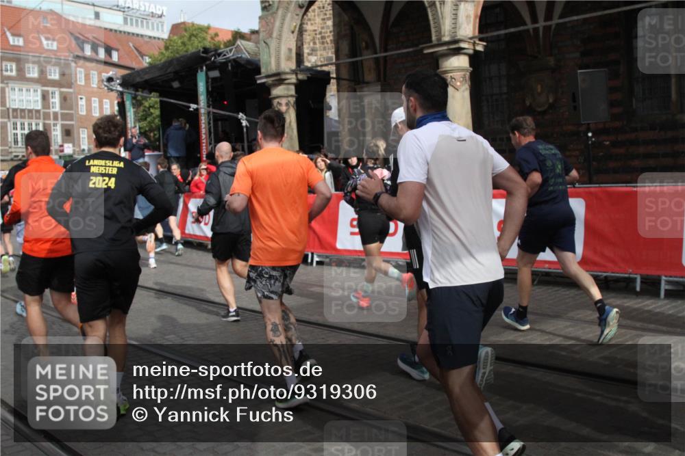 05.10.2025 - 20. swb-Marathon Bremen Yannick Fuchs http://msf.ph/oto/9319306 05.10.2025 11:35:38 Ziel  meine-sportfotos.de