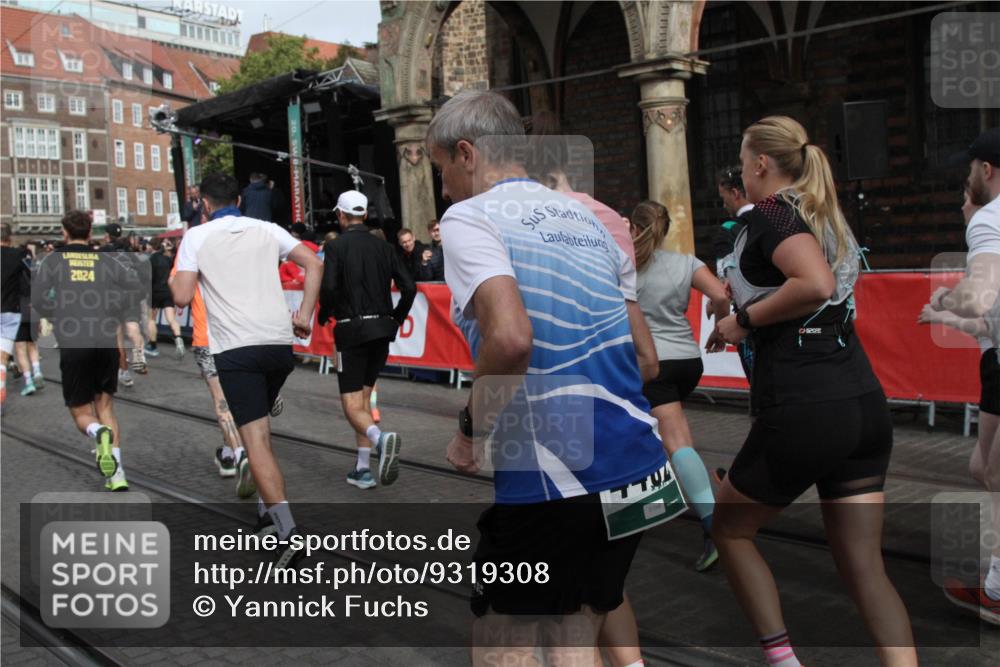 05.10.2025 - 20. swb-Marathon Bremen Yannick Fuchs http://msf.ph/oto/9319308 05.10.2025 11:35:38 Ziel  meine-sportfotos.de