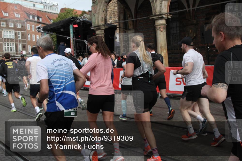 05.10.2025 - 20. swb-Marathon Bremen Yannick Fuchs http://msf.ph/oto/9319309 05.10.2025 11:35:39 Ziel  meine-sportfotos.de