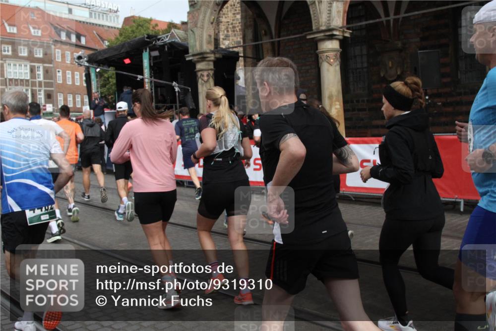 05.10.2025 - 20. swb-Marathon Bremen Yannick Fuchs http://msf.ph/oto/9319310 05.10.2025 11:35:39 Ziel  meine-sportfotos.de
