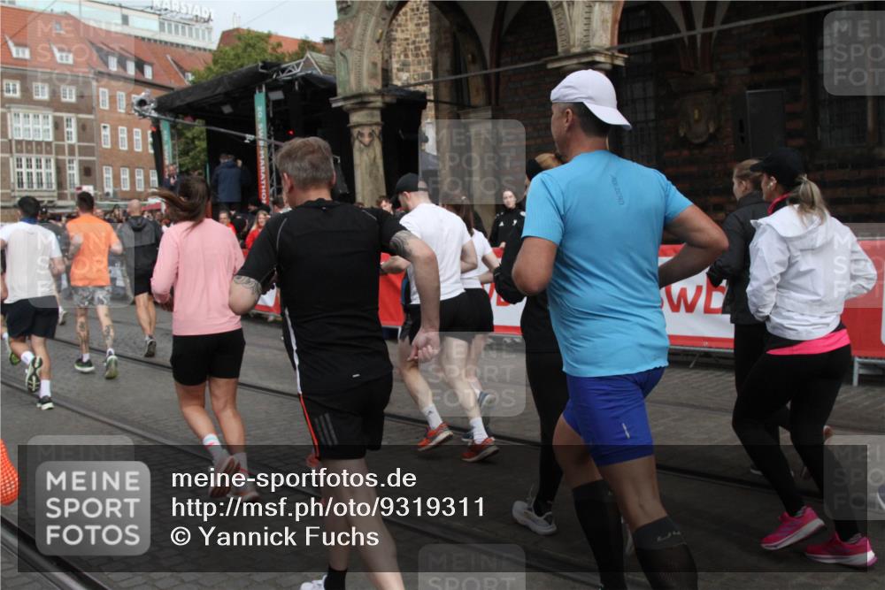 05.10.2025 - 20. swb-Marathon Bremen Yannick Fuchs http://msf.ph/oto/9319311 05.10.2025 11:35:39 Ziel  meine-sportfotos.de