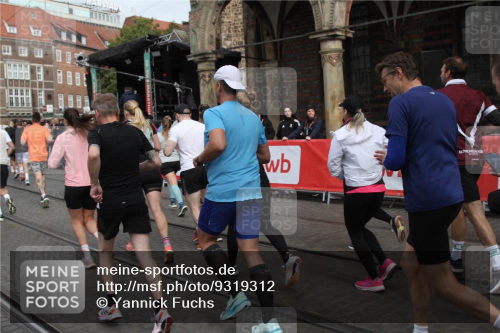 05.10.2025 - 20. swb-Marathon Bremen Yannick Fuchs http://msf.ph/oto/9319312 05.10.2025 11:35:40 Ziel  meine-sportfotos.de