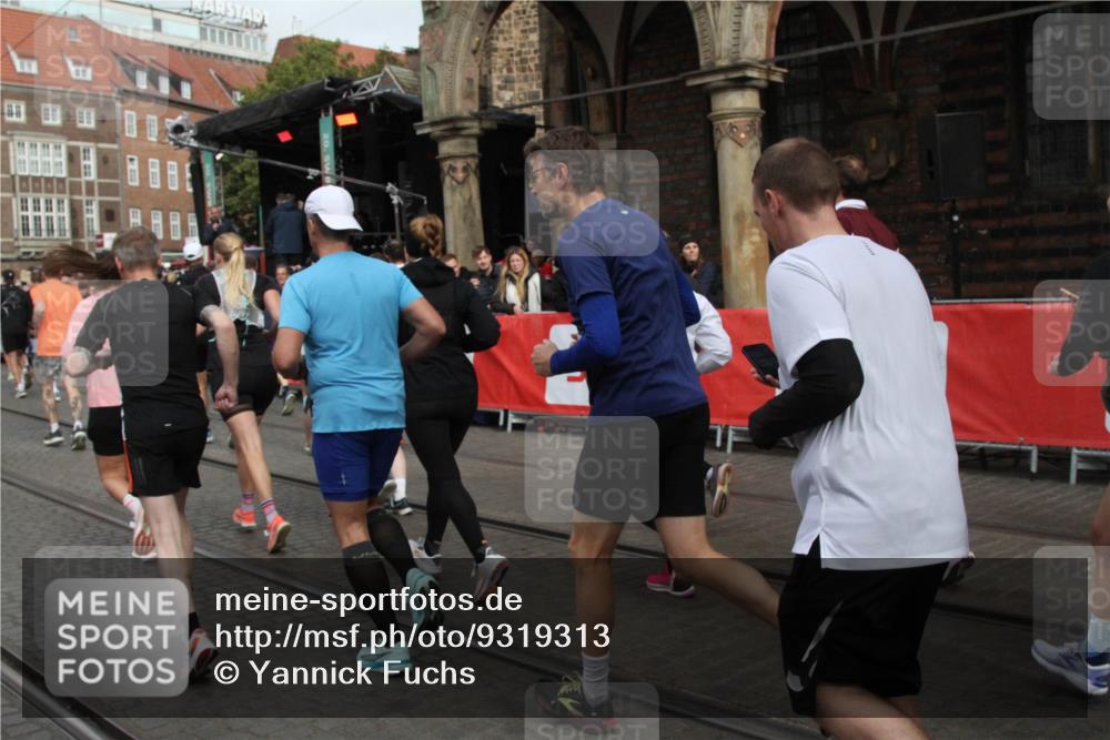 05.10.2025 - 20. swb-Marathon Bremen Yannick Fuchs http://msf.ph/oto/9319313 05.10.2025 11:35:40 Ziel  meine-sportfotos.de
