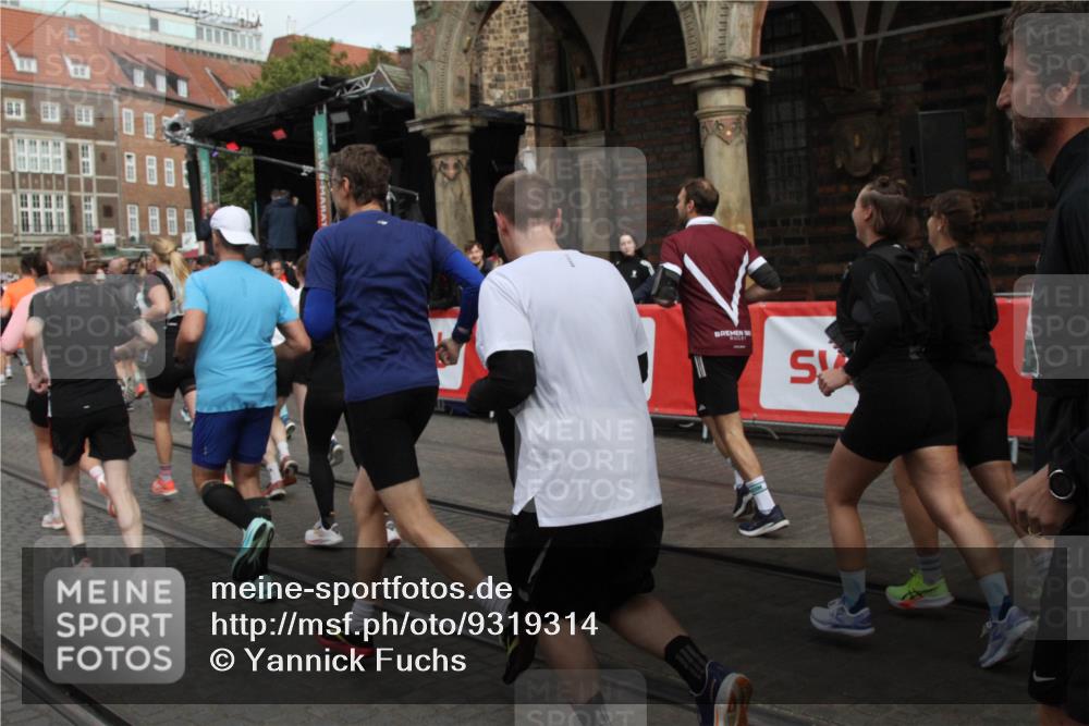 05.10.2025 - 20. swb-Marathon Bremen Yannick Fuchs http://msf.ph/oto/9319314 05.10.2025 11:35:40 Ziel  meine-sportfotos.de