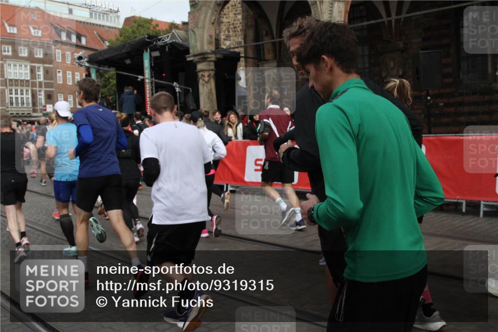 05.10.2025 - 20. swb-Marathon Bremen Yannick Fuchs http://msf.ph/oto/9319315 05.10.2025 11:35:41 Ziel  meine-sportfotos.de