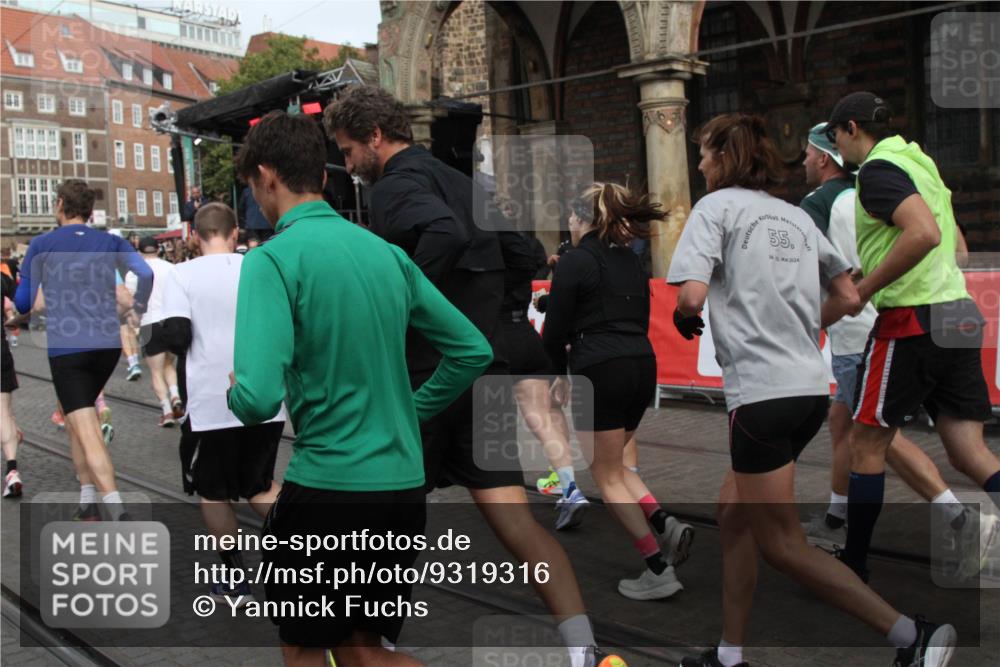 05.10.2025 - 20. swb-Marathon Bremen Yannick Fuchs http://msf.ph/oto/9319316 05.10.2025 11:35:41 Ziel  meine-sportfotos.de
