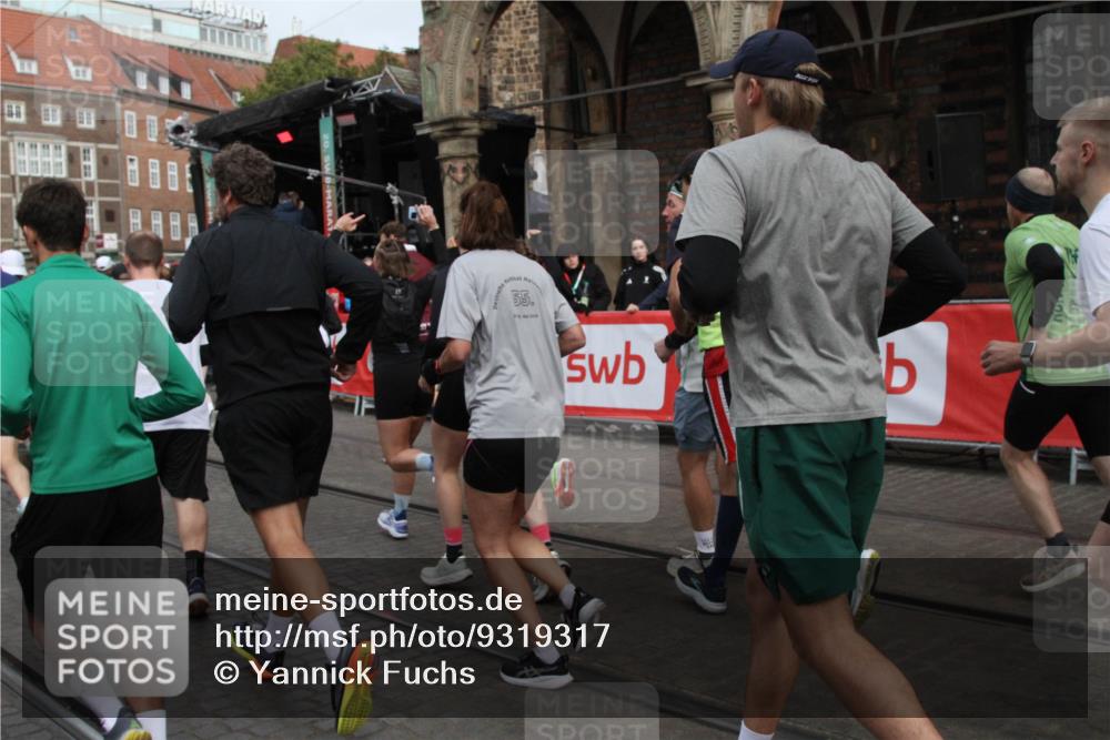 05.10.2025 - 20. swb-Marathon Bremen Yannick Fuchs http://msf.ph/oto/9319317 05.10.2025 11:35:42 Ziel  meine-sportfotos.de