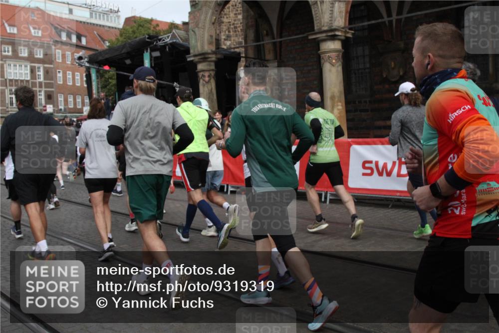 05.10.2025 - 20. swb-Marathon Bremen Yannick Fuchs http://msf.ph/oto/9319319 05.10.2025 11:35:42 Ziel  meine-sportfotos.de