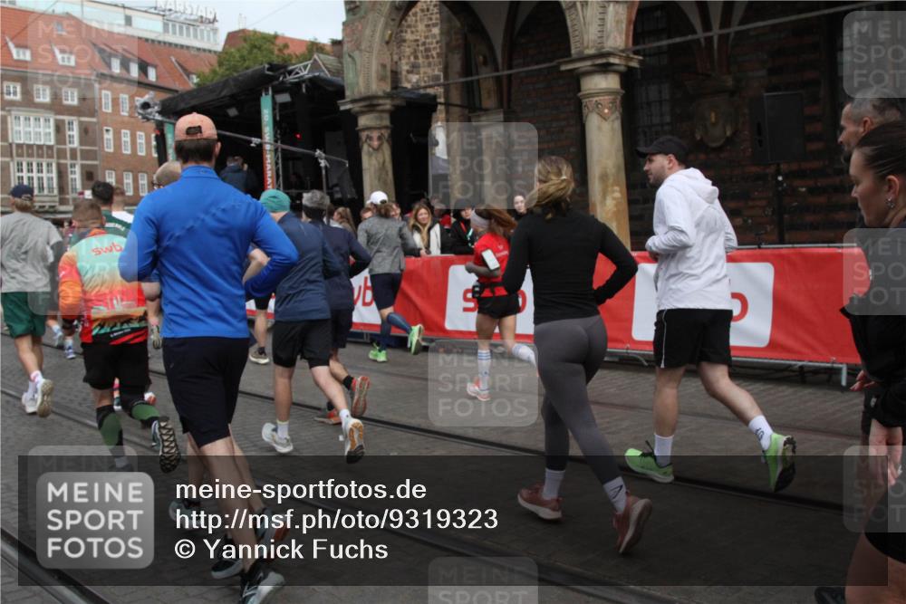 05.10.2025 - 20. swb-Marathon Bremen Yannick Fuchs http://msf.ph/oto/9319323 05.10.2025 11:35:44 Ziel  meine-sportfotos.de