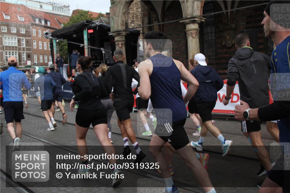 05.10.2025 - 20. swb-Marathon Bremen Yannick Fuchs http://msf.ph/oto/9319325 05.10.2025 11:35:45 Ziel  meine-sportfotos.de