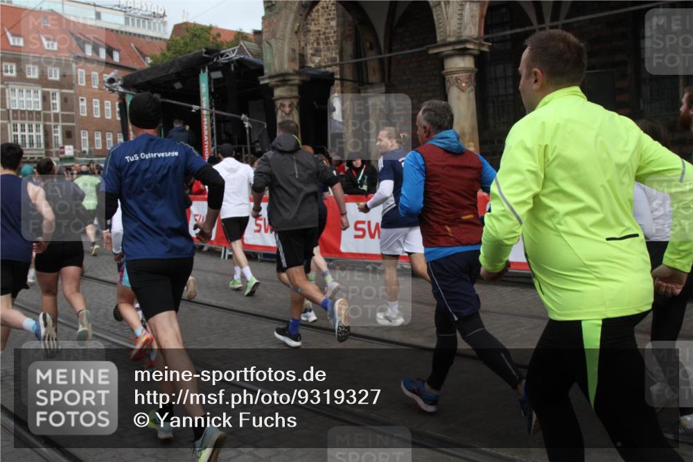 05.10.2025 - 20. swb-Marathon Bremen Yannick Fuchs http://msf.ph/oto/9319327 05.10.2025 11:35:46 Ziel  meine-sportfotos.de