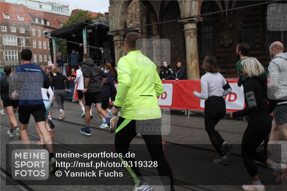 05.10.2025 - 20. swb-Marathon Bremen Yannick Fuchs http://msf.ph/oto/9319328 05.10.2025 11:35:46 Ziel  meine-sportfotos.de