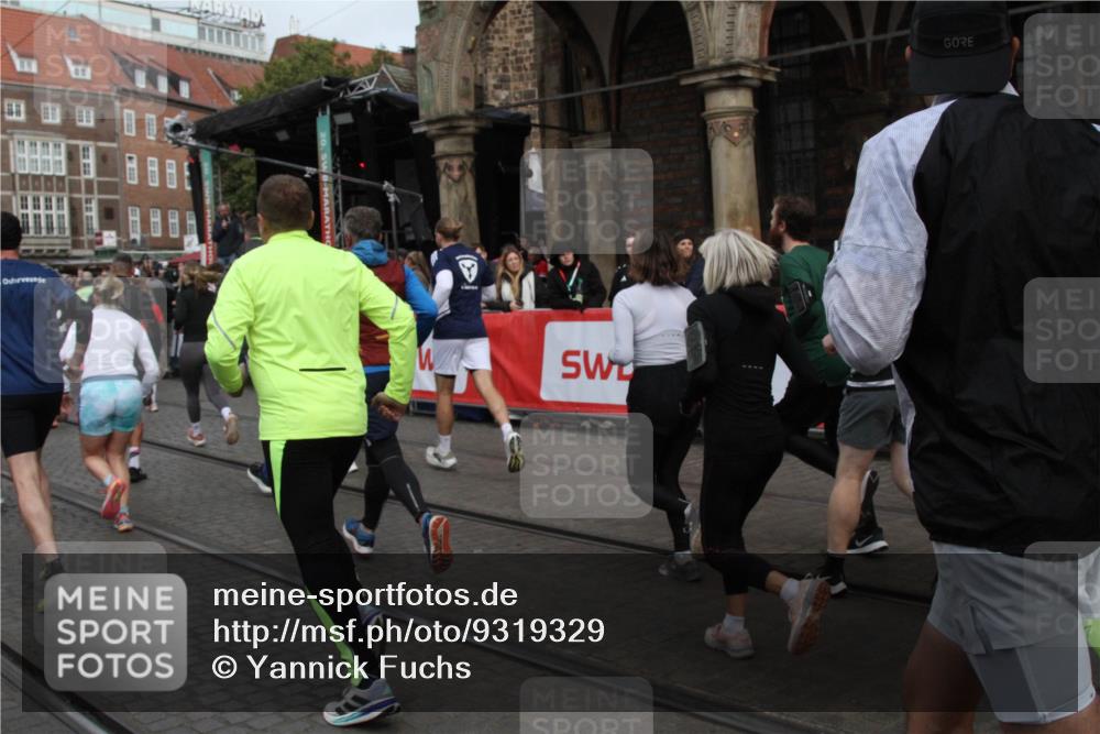 05.10.2025 - 20. swb-Marathon Bremen Yannick Fuchs http://msf.ph/oto/9319329 05.10.2025 11:35:46 Ziel  meine-sportfotos.de