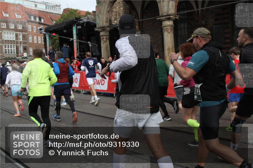 05.10.2025 - 20. swb-Marathon Bremen Yannick Fuchs http://msf.ph/oto/9319330 05.10.2025 11:35:47 Ziel  meine-sportfotos.de