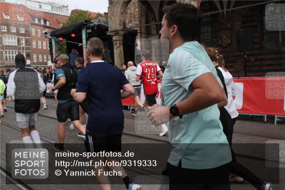 05.10.2025 - 20. swb-Marathon Bremen Yannick Fuchs http://msf.ph/oto/9319333 05.10.2025 11:35:48 Ziel  meine-sportfotos.de
