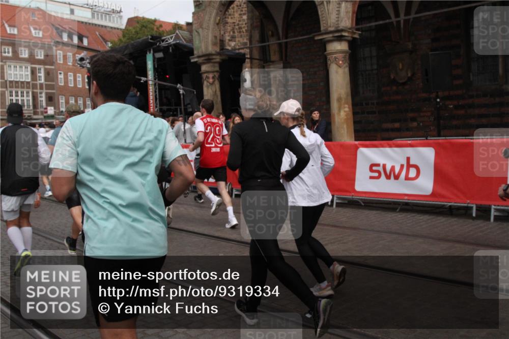 05.10.2025 - 20. swb-Marathon Bremen Yannick Fuchs http://msf.ph/oto/9319334 05.10.2025 11:35:48 Ziel  meine-sportfotos.de