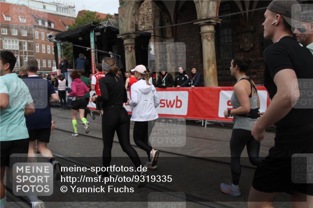 05.10.2025 - 20. swb-Marathon Bremen Yannick Fuchs http://msf.ph/oto/9319335 05.10.2025 11:35:48 Ziel  meine-sportfotos.de