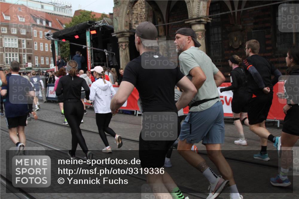 05.10.2025 - 20. swb-Marathon Bremen Yannick Fuchs http://msf.ph/oto/9319336 05.10.2025 11:35:49 Ziel  meine-sportfotos.de