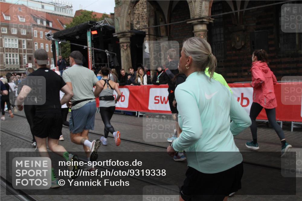 05.10.2025 - 20. swb-Marathon Bremen Yannick Fuchs http://msf.ph/oto/9319338 05.10.2025 11:35:49 Ziel  meine-sportfotos.de