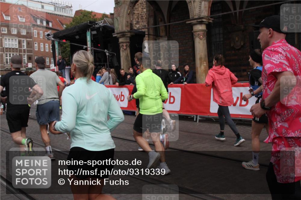 05.10.2025 - 20. swb-Marathon Bremen Yannick Fuchs http://msf.ph/oto/9319339 05.10.2025 11:35:50 Ziel  meine-sportfotos.de