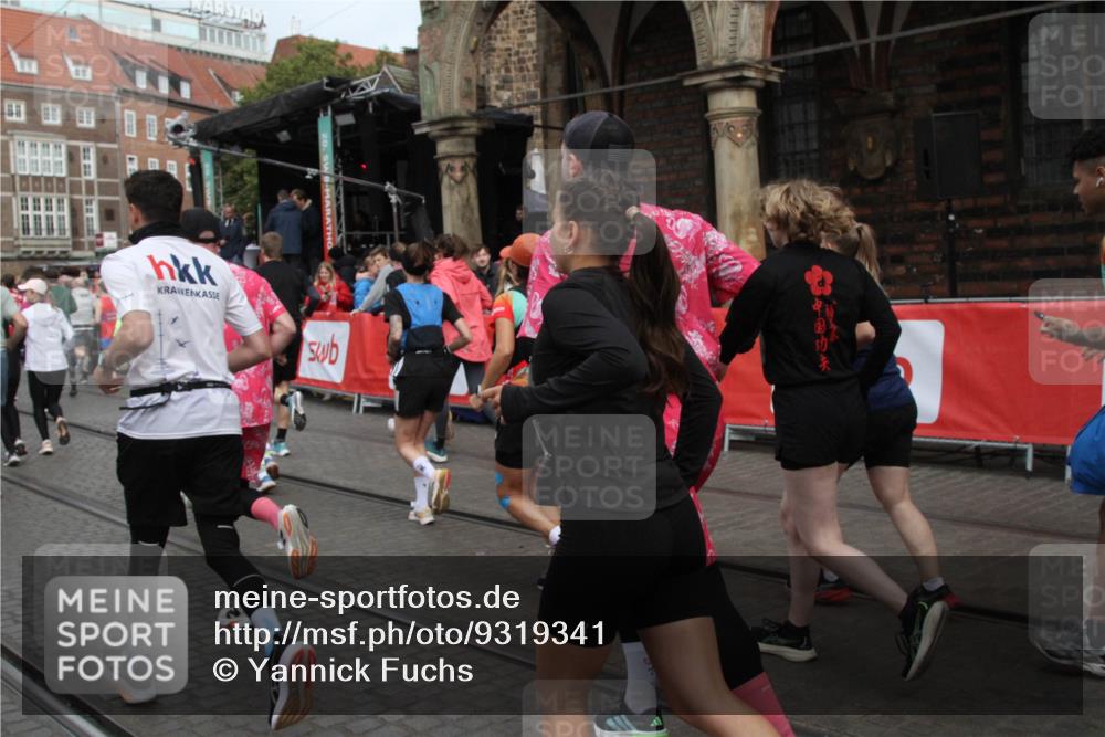 05.10.2025 - 20. swb-Marathon Bremen Yannick Fuchs http://msf.ph/oto/9319341 05.10.2025 11:35:51 Ziel  meine-sportfotos.de