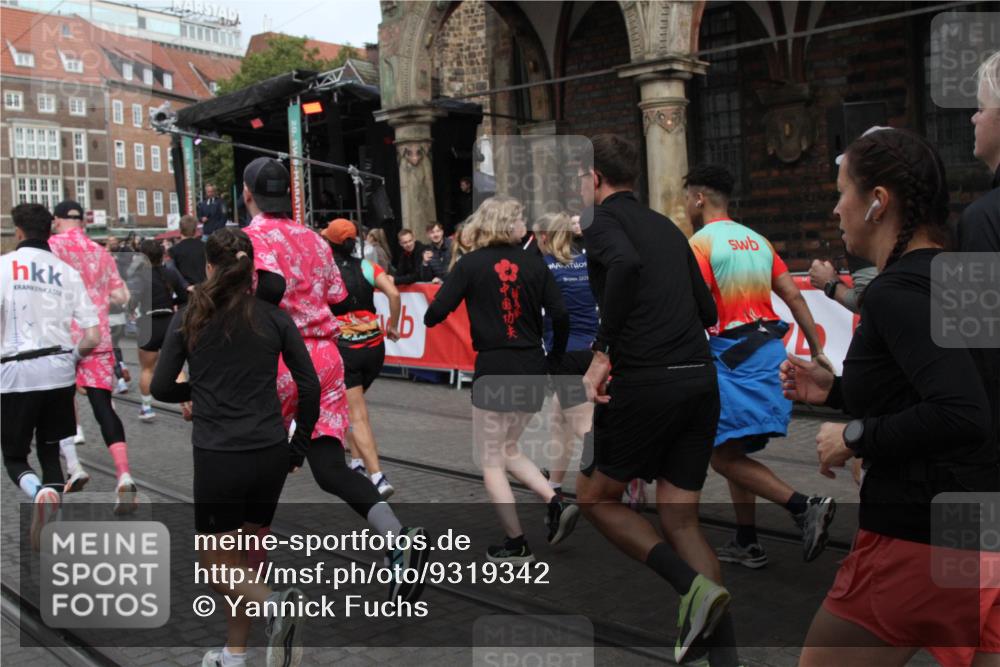 05.10.2025 - 20. swb-Marathon Bremen Yannick Fuchs http://msf.ph/oto/9319342 05.10.2025 11:35:51 Ziel  meine-sportfotos.de
