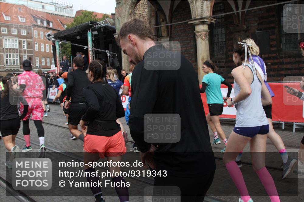 05.10.2025 - 20. swb-Marathon Bremen Yannick Fuchs http://msf.ph/oto/9319343 05.10.2025 11:35:52 Ziel  meine-sportfotos.de