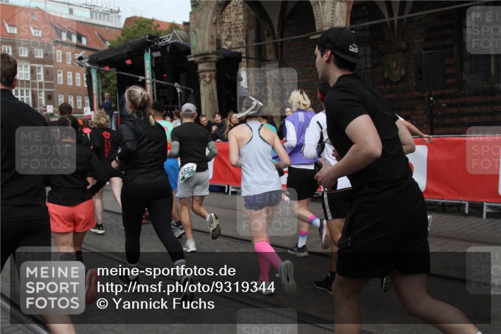 05.10.2025 - 20. swb-Marathon Bremen Yannick Fuchs http://msf.ph/oto/9319344 05.10.2025 11:35:53 Ziel  meine-sportfotos.de