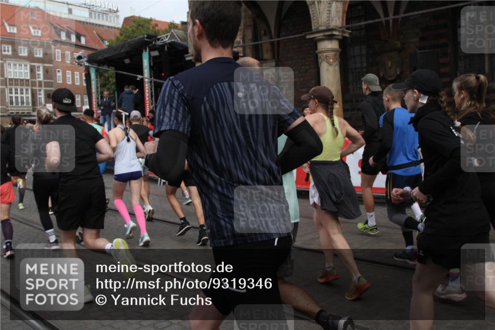 05.10.2025 - 20. swb-Marathon Bremen Yannick Fuchs http://msf.ph/oto/9319346 05.10.2025 11:35:53 Ziel  meine-sportfotos.de