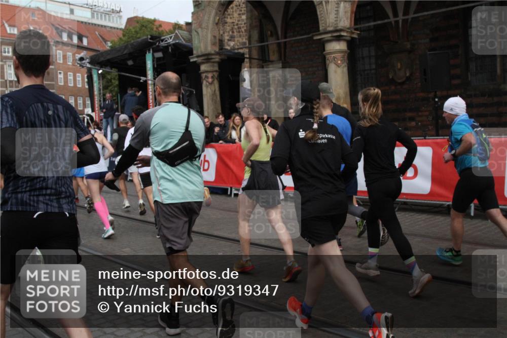 05.10.2025 - 20. swb-Marathon Bremen Yannick Fuchs http://msf.ph/oto/9319347 05.10.2025 11:35:54 Ziel  meine-sportfotos.de