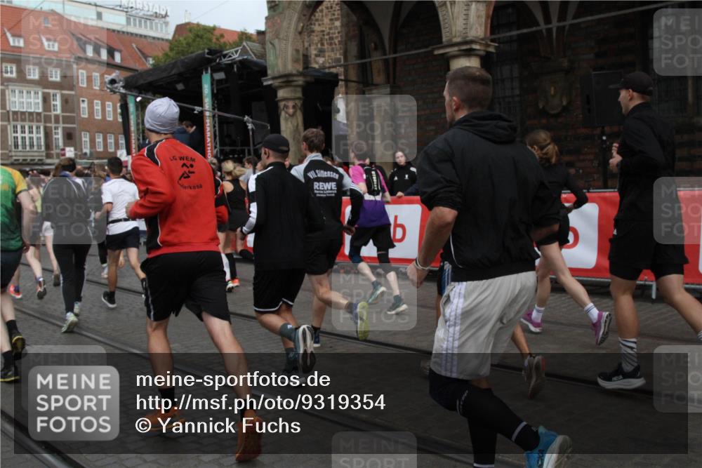 05.10.2025 - 20. swb-Marathon Bremen Yannick Fuchs http://msf.ph/oto/9319354 05.10.2025 11:35:56 Ziel  meine-sportfotos.de