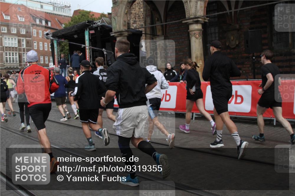 05.10.2025 - 20. swb-Marathon Bremen Yannick Fuchs http://msf.ph/oto/9319355 05.10.2025 11:35:57 Ziel  meine-sportfotos.de