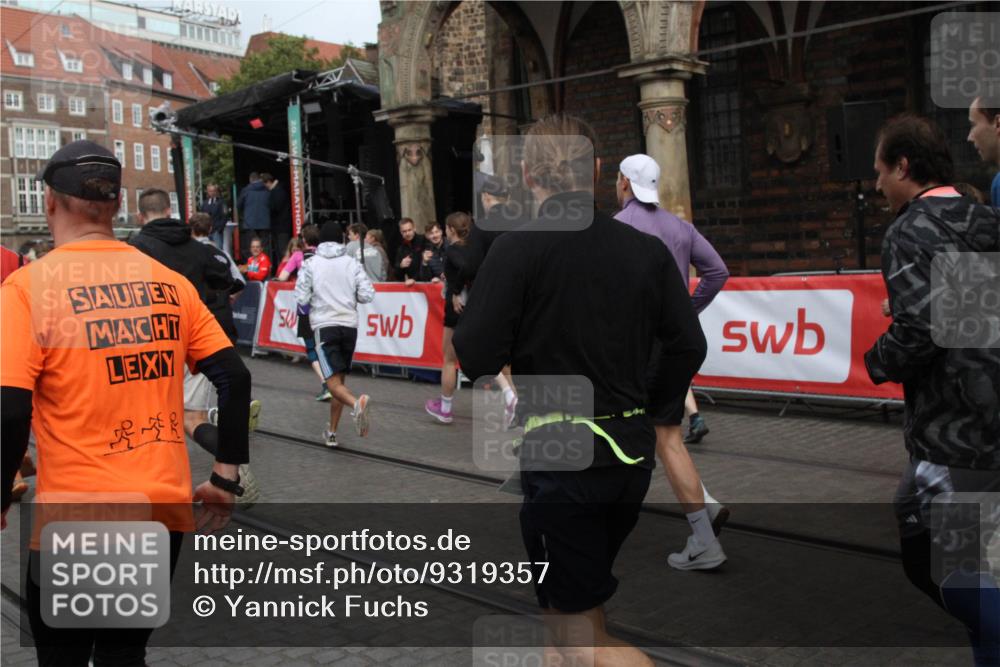 05.10.2025 - 20. swb-Marathon Bremen Yannick Fuchs http://msf.ph/oto/9319357 05.10.2025 11:35:57 Ziel  meine-sportfotos.de