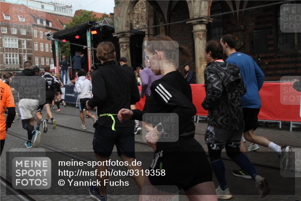 05.10.2025 - 20. swb-Marathon Bremen Yannick Fuchs http://msf.ph/oto/9319358 05.10.2025 11:35:58 Ziel  meine-sportfotos.de